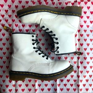 1460 white dr.martens